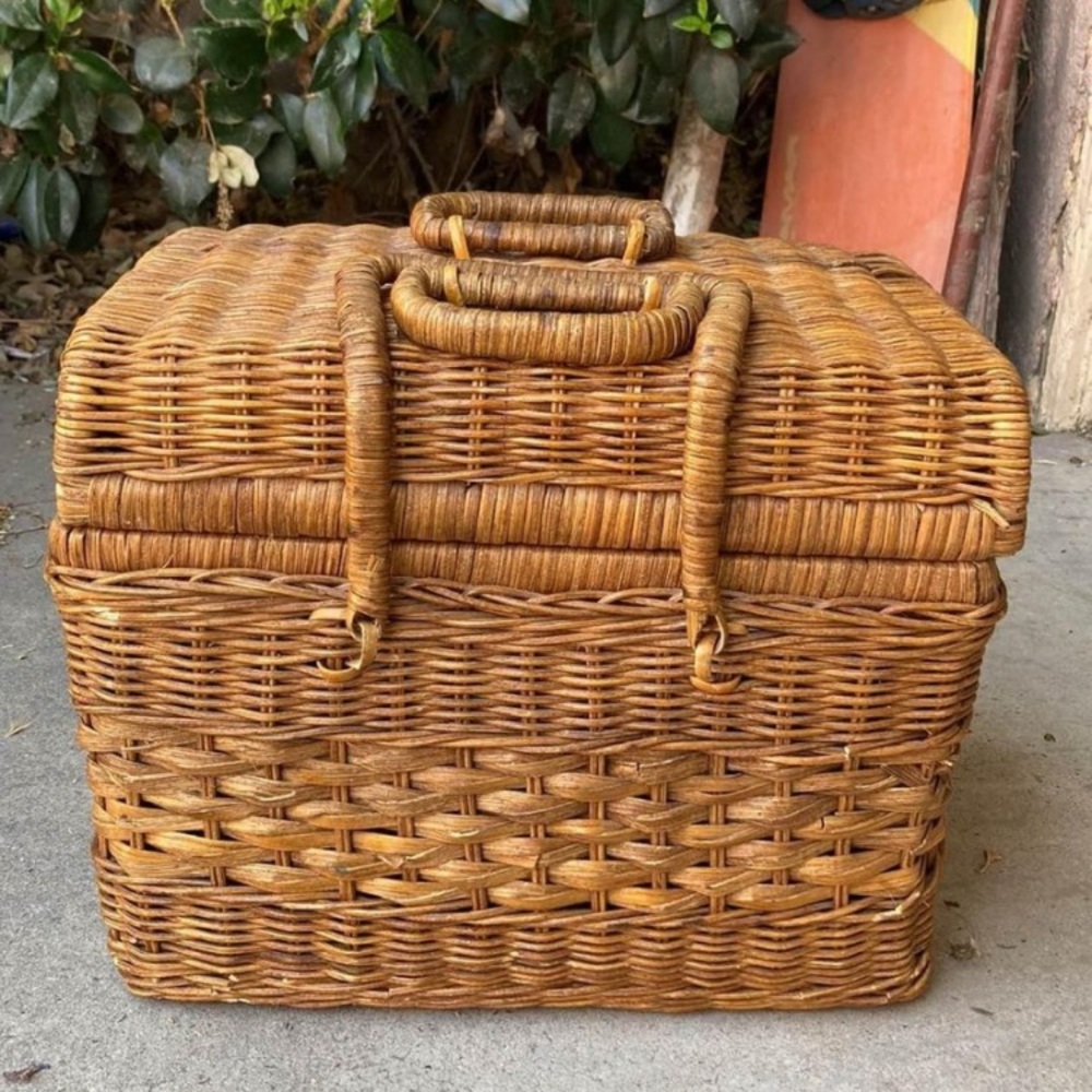 Wicker picnic basket